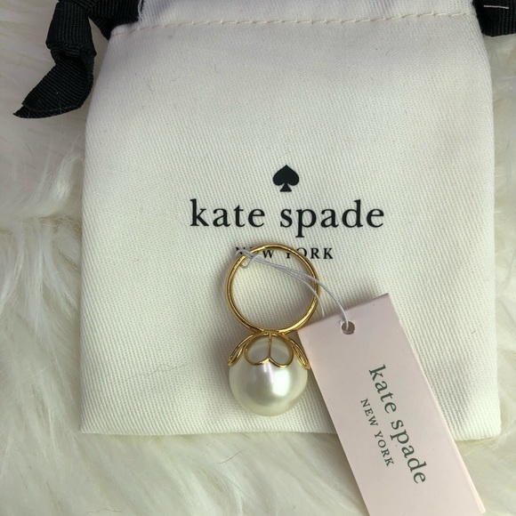 Kate Spade ♠️ White Pearlette Ring - Picture 2 of 2